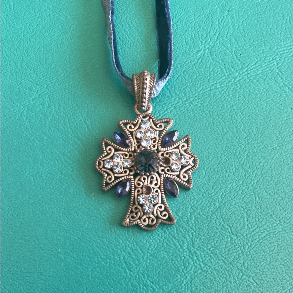 1928 Silver and Blue Cross choker vintage